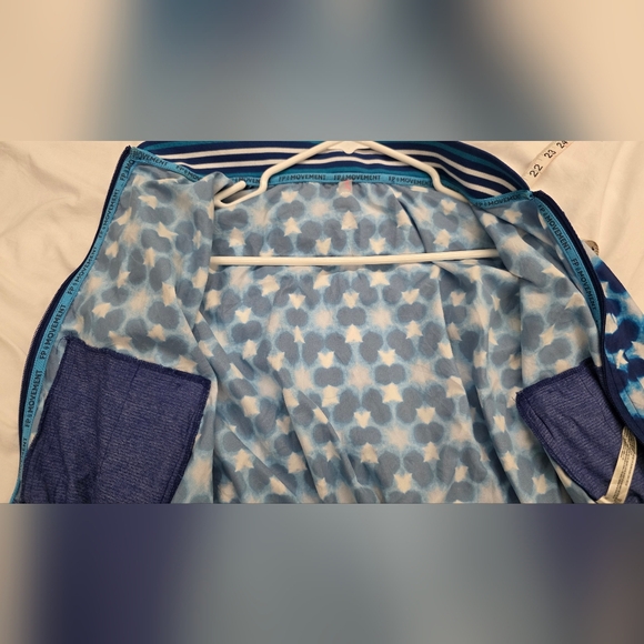 Free People Movement Blue Tie-Dye Cropped Bomber Jacket Size Small EUC - Picture 10 of 15